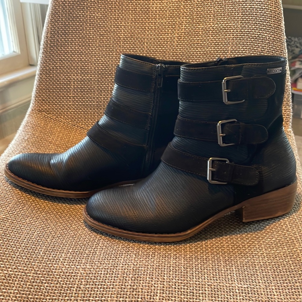Roxy black boots